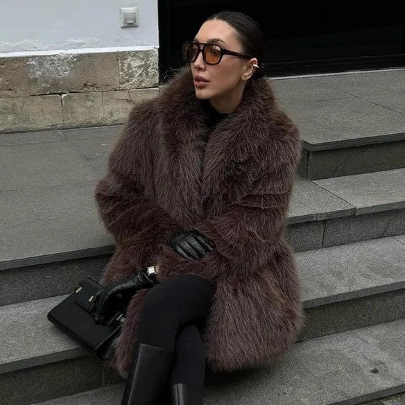 Soft Mid-length Faux Fur Coat With A Peter Pan Collar