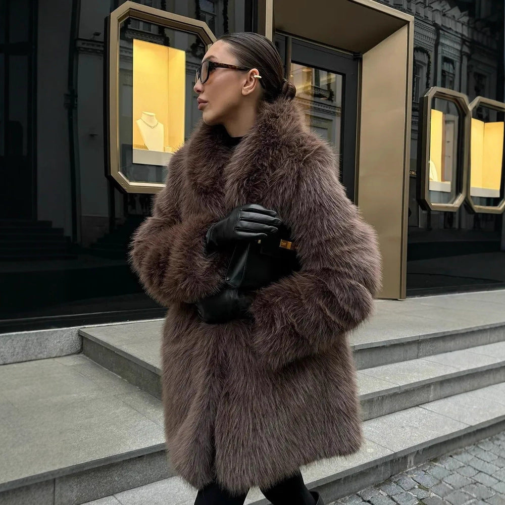 Soft Mid-length Faux Fur Coat With A Peter Pan Collar