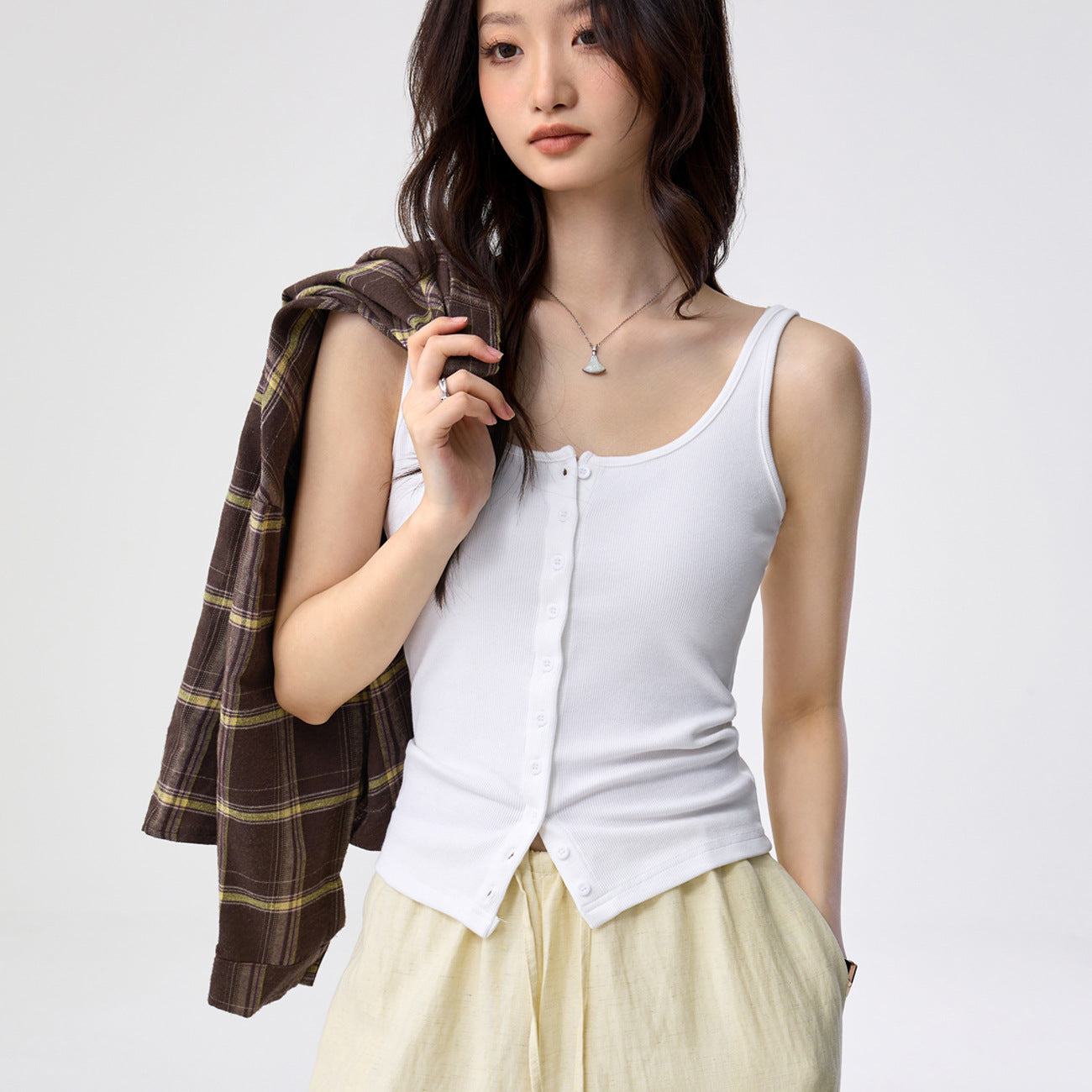 Designer-style Slim-fit Versatile Sleeveless Topperfect For Layering Or Wearing On Its Own