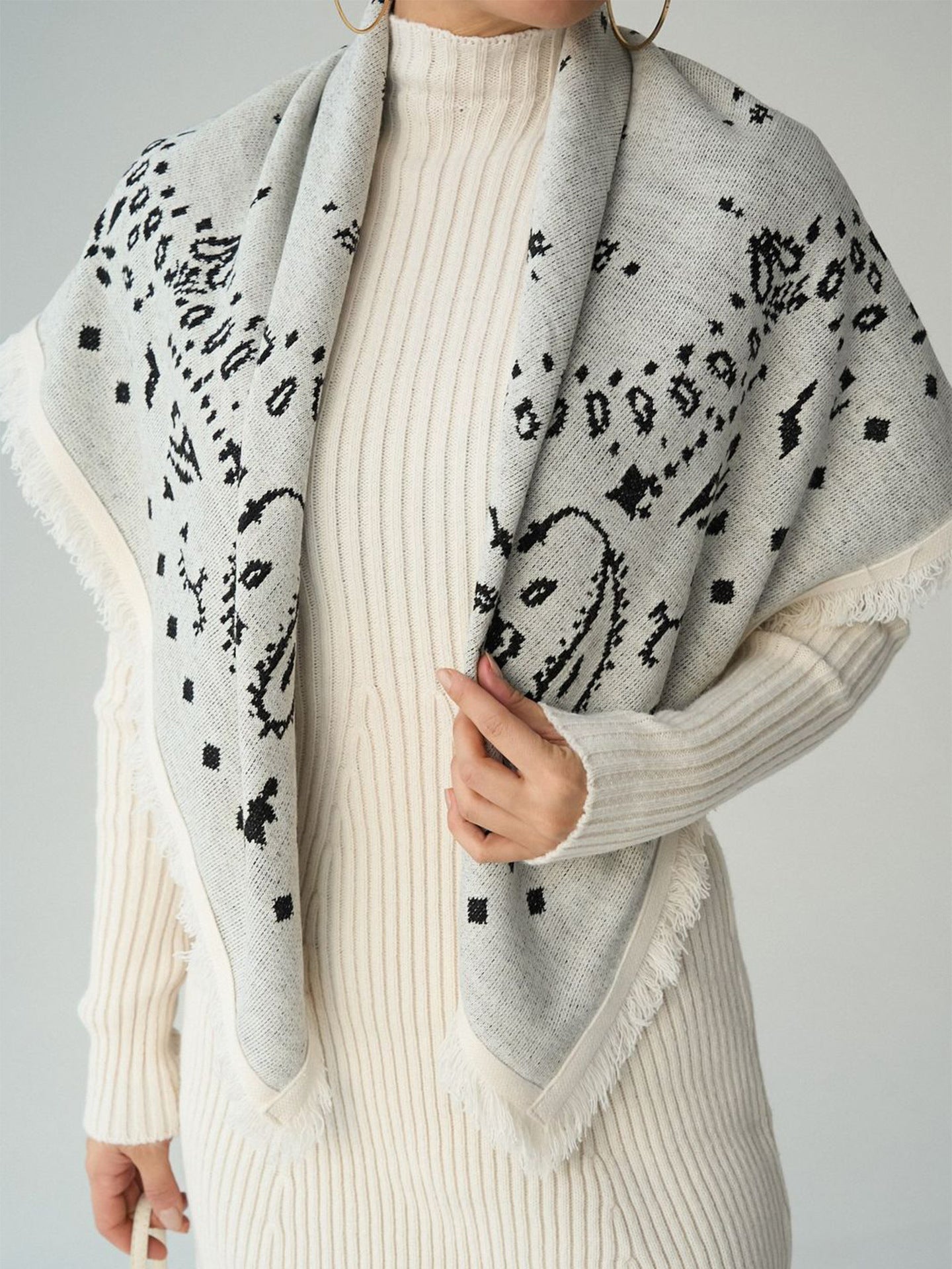 Fashionable Versatile And Elegant Square Scarf